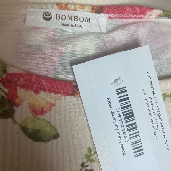 NWTs Royal & Reese Boutique Country Western Floral T-Shirt Tee Blouse - Picture 6 of 8